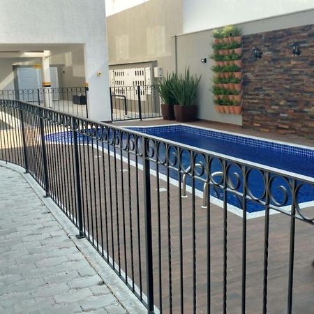 Var-101A Dpto Amplio En Condominio Cerrado Con Piscina Бомбиньяс Экстерьер фото